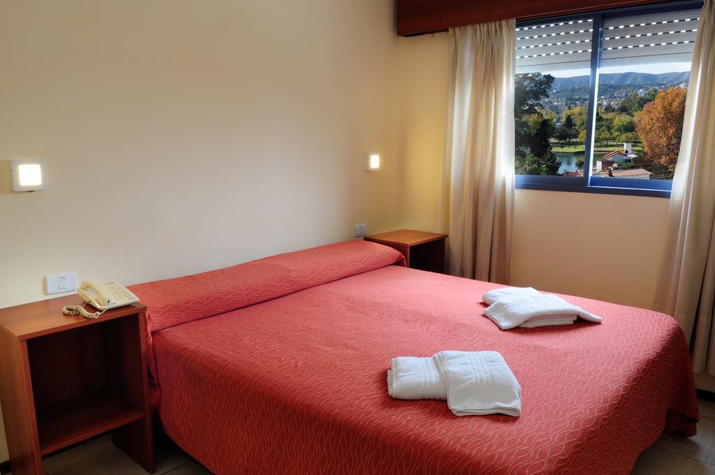 Hotel Temu Villa Carlos Paz Bagian luar foto